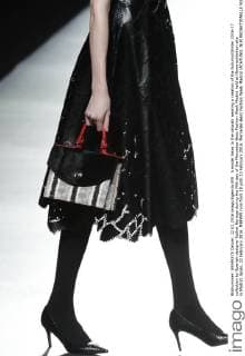 A model takes to the catwalk wearing a creation of the Autumn Winter 2016-17 collection by Spanish designer Esther Noriega during the fifth day of the Mercedes-Benz Fashion Week Madrid held at Ifema exhibition site in Madrid, Spain, 22 February 2016. MBFWM runs from 18 until 23 February 2016. Mercedes-Benz Fashion Week Madrid !ACHTUNG: NUR REDAKTIONELLE NUTZUNG!  20160222-635917415274216653