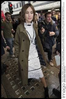 . 22 02 2016. London, United Kingdom. Alexa Chung arriving at the Erdem show at London Fashion Week A W 16-Day four.  xStephenxLockx xi-Imagesx IIM-12032-0011