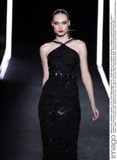 Model take to the catwalk wearing a creation of the Autumn Winter 2016-17 collection by Spanish fashion label Varela during the fifth day of the Mercedes-Benz Fashion Week Madrid held at Ifema exhibition site in Madrid, Spain, 22 February 2016. MBFWM runs from 18 until 23 February 2016. MERCEDES-BENZ FASHION WEEK MADRID !ACHTUNG: NUR REDAKTIONELLE NUTZUNG!  20160222-635917707215292689