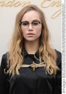 English model Suki Waterhouse attending the Burberry Prorsum Womenswear A W 2016 on West Albert Lawn in Kensington Gardens, London. FEBRUARY 22nd 2016  PTYx16459