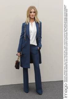 English model Rosie Huntington-Whiteley attends the Burberry Prorsum Womenswear A W 2016 Fashion Show on West Albert Lawn in Kensington Gardens in London on February 22, 2016.  LON20160222205 PAULxTREADWAY