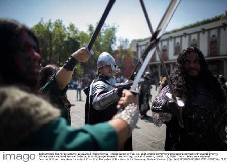 Image taken on Feb. 19, 2016 shows performers emulating a combat with swords prior to 5th Marquesa Medieval Festival 2016, at Santo Domingo Square in Mexico City, capital of Mexico, on Feb. 22, 2016. The 5th Marquesa Medieval Festival 2016 will take place from April 15 to 17 in the Valley of the Nuns, in La Marquesa, State of Mexico. ) (jp) (ah) MEXICO-MEXICO CITY-MEDIEVAL FESTIVAL PedroxMera 