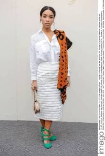 Lianne La Havas bei der Ankunft zur Burberry Prorsum Fashion Fashion Show am 22.02.2016 im Rahmen der London Fashion Week Fall Winter 2016 London Fashion Week Autumn Winter 2016 - Burberry Prorsum Womenswear 