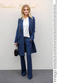 Rosie Huntington-Whiteley bei der Ankunft zur Burberry Prorsum Fashion Fashion Show am 22.02.2016 im Rahmen der London Fashion Week Fall Winter 2016 London Fashion Week Autumn Winter 2016 - Burberry Prorsum Womenswear 