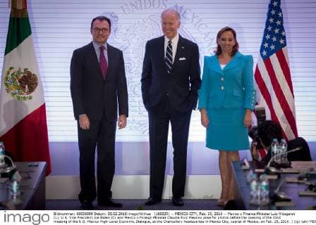 (160225) -- MEXICO CITY, Feb. 25, 2016 -- Mexico s Finance Minister Luis Videgaray (L), U.S. Vice President Joe Biden (C) and Mexico s Foreign Minister Claudia Ruiz Massieu pose for photos before the opening of the third meeting of the U.S.-Mexico High-Level Economic Dialogue, at the Chancellery headquertes in Mexico City, capital of Mexico, on Feb. 25, 2016. ) (jg) (ah) MEXICO-MEXICO CITY-U.S.-POLITICS-HIGH-LEVEL ECONOMIC DIALOGUE PedroxMera 
