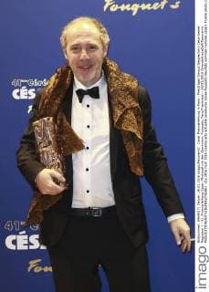 Cesar Preisverleihung in Paris - Preisträger Arnaud Desplechin ( Cesar bester Regisseur ) - 41. Preisverleihung Cesar, Photocall mit den Gewinnern, Fouquets, Paris Frankreich - 26 02 2016 GwendolineLeGoff Panoramic 