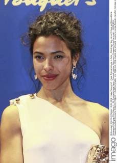 Cesar Preisverleihung in Paris - Preisträger Zita Hanrot ( Cesar größte weibliche Schauspiel-Hoffnung, Film Fatima ) - 41. Preisverleihung Cesar, Photocall mit den Gewinnern, Fouquets, Paris Frankreich - 26 02 2016 GwendolineLeGoff Panoramic 