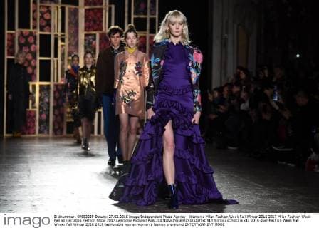 Woman s Milan Fashion Week Fall Winter 2016 2017 Milan Fashion Week Fall Winter 2016 Fashion Show 2017.Leitmotiv Pictured  SimonaxChioccia