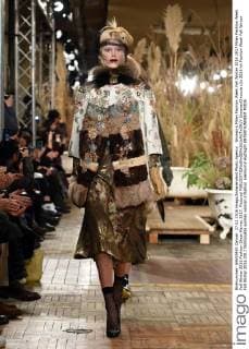 Woman s Milan Fashion Week Fall Winter 2016 2017 Milan Fashion Week Fall Winter 2016 Fashion Show Marras 2017. Pictured  SimonaxChioccia