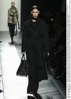 Mailand Fashion Week - Bottega Veneta Modenschau Milan Woman s Fashion Week Fall Winter 2016 2017 Milan Fashion Week, Autumn Winter 2016 2017. BottegaVeneta Fashionshow Pictured: Model  RiccardoxGiordanox xfotosicki