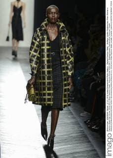 Mailand Fashion Week - Bottega Veneta Modenschau Milan Woman s Fashion Week Fall Winter 2016 2017 Milan Fashion Week, Autumn Winter 2016 2017. BottegaVeneta Fashionshow Pictured: Model  RiccardoxGiordanox xfotosicki