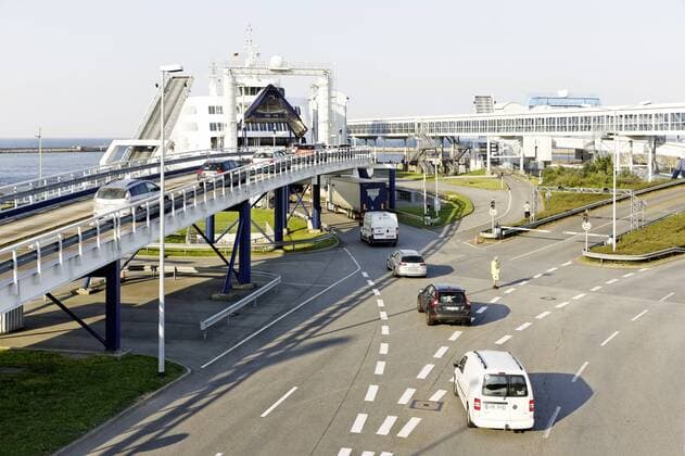 Deutschland, Fehmarn, 21.08.2015: Faehrterminal Puttgarden. Ab hier faehrt halbsteundlich eine Faehre nach Danemark, nach Rodbyhaven. - Puttgarden ist ein Teilort der Stadt Fehmarn auf der Insel Fehmarn. Fehmarn ist die drittgroesste Insel Deutschlands. Â