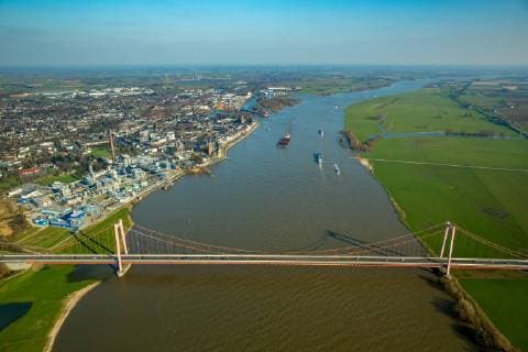 Luftbild, Rheinbrücke von Emmerich Bundesstraße B220, Rheinhochwasser, Emmerich am Rhein, Niederrhein, Nordrhein-Westfalen, Deutschland !ACHTUNGxMINDESTHONORARx60xEURO!