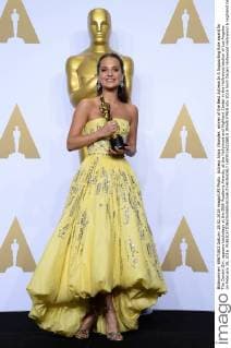 OSCARS: Beste Nebendarstellerin, Preisträgerinnen 2011-2020 Actress Alicia Vikander, winner of the Best Actress In A Supporting Role award for The Danish Girl, appears backstage at the 88th Academy Awards, at the Hollywood and Highland Center in the Hollywood section of Los Angeles on February 28, 2016.  LAP20160228818 JIMxRUYMEN