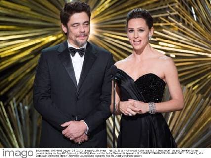 Feb 28, 2016 - Hollywood, California, U.S. - Benicio Del Toro and Jennifer Garner present during the live ABC Telecast of The 88th Oscars at the Dolby Theatre. Hollywood U.S. - ZUMAz03_
