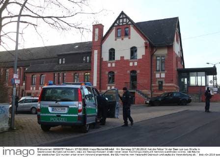 Am Samstag (27.02.2016) hat die Polizei¨In der Saar-Lor-Lux-Straße in Saarbrücken-Burbach verhindert, dass ein Neonazi-Konzert direkt neben einer Flüchtlingsunterkunft heimlich stattfinden konnte. Die Räume der städtischen GIU wurden unter einem Vorwand angemietet, die GIU machte vom Hausrecht Gebrauch und sagte die Veranstaltung ab. ¨ bub