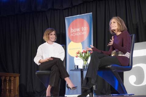 Berühmte Feministinnen, Gloria Steinem February 25, 2016 - London, UK, UK - Emma Watson Meets Gloria Steinem...Emma Watson is an actor best known for her portrayal of Hermione Granger in the eight Harry Potter films. Further to her acting career, Emma is a Global Goodwill Ambassador for UN WOMEN, promoting gender equality and the empowerment of women...Gloria Steinem is a writer, lecturer, editor and feminist activist. She co-founded Ms. Magazine, and remained one of its editors for fifteen years, also helping to found New York magazine. ..The two discussed the future of feminism and what that meant today . Watson opened up about her insecurities - when she was younger , she hated her dark eyebrows and how on occasion she was her own worst enemy - apologising recently for example to a director after she cried in role on set. She also expressed her fondness for a fee paying website, Oh My God! devoted to the discussion of wo - ZUMAz91_