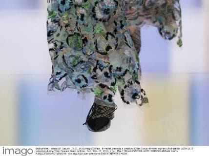A model presents a creation at the Giorgio Armani women s Fall-Winter 2016-2017 collection during Milan Fashion Week in Milan, Italy, Feb. 29, 2016. ) (lyi) ITALY-MILAN-FASHION WEEK-GIORGIO ARMANI JinxYu 
