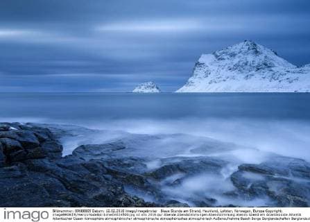 Blaue Stunde am Strand, Haukland, Lofoten, Norwegen, Europa Copyright: imageBROKER/HeinzxHudelist ibxhei04324500.jpg