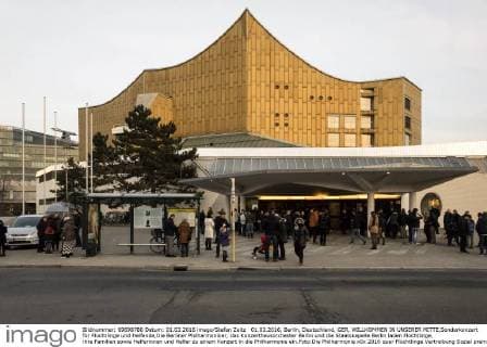 01.03.2016, Berlin, Deutschland, GER, WILLKOMMEN IN UNSERER MITTE,Sonderkonzert für Flüchtlinge und Helfende,Die Berliner Philharmoniker, das Konzerthausorchester Berlin und die Staatskapelle Berlin laden Flüchtlinge, ihre Familien sowie Helferinnen und Helfer zu einem Konzert in die Philharmonie ein.Foto:Die Philharmonie
