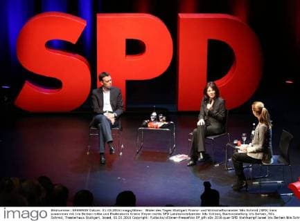 Bilder des Tages Stuttgart Finanz- und Wirtschaftsminister Nils Schmid (SPD) links zusammen mit Iris Berben mitte und Moderatorin Kristin Meyer rechts SPD Landesvorsitzender Nils Schmid, Buchvorstellung Iris Berben, Nils Schmid, Theaterhaus Stuttgart, Israel, 01.03.2016 Copyright: Fudischx xEibner-Pressefoto EP_pfh