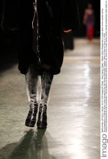 Paris Fashion Week - Wanda Nylon Modenschau A model takes to the catwalk during the presentation of Wanda Nylon s show as part of the Fall-Winter 2016-2017 Fashion Week in Paris on March 2, 2016.  PAR20160302103 MAYAxVIDON-WHITE