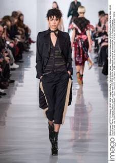 Paris Fashion Week - Maison Margiela Modenschau 205356 Marineau Starface 2016-03-02 Paris France Maison Margiela Fashion week ready to wear AW 2016. Defile de mode pret a porter printemps ete 2016. Maison Margiela. Editorial use only  Copyright: xMarineaux STAR_205356_016