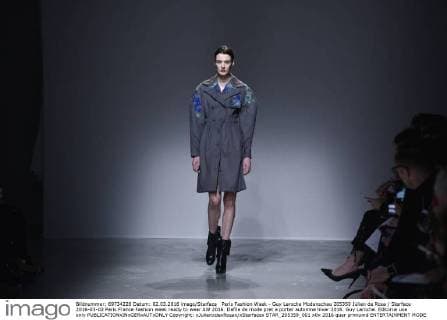 Paris Fashion Week - Guy Laroche Modenschau 205359 Julien de Rosa Starface 2016-03-02 Paris France Fashion week ready to wear AW 2016. Defile de mode pret a porter automne hiver 2016. Guy Laroche. Editorial use only  Copyright: xJulienxdexRosax xStarfacex STAR_205359_001