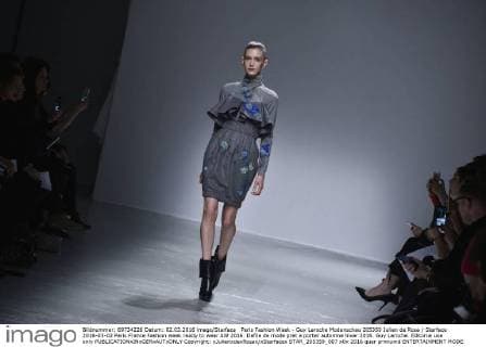 Paris Fashion Week - Guy Laroche Modenschau 205359 Julien de Rosa Starface 2016-03-02 Paris France Fashion week ready to wear AW 2016. Defile de mode pret a porter automne hiver 2016. Guy Laroche. Editorial use only  Copyright: xJulienxdexRosax xStarfacex STAR_205359_007