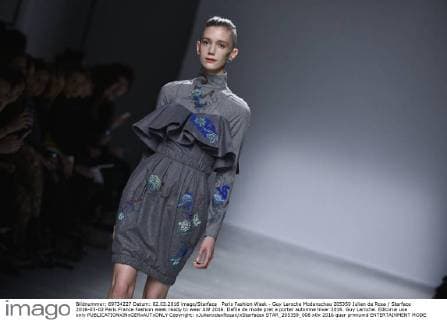 Paris Fashion Week - Guy Laroche Modenschau 205359 Julien de Rosa Starface 2016-03-02 Paris France Fashion week ready to wear AW 2016. Defile de mode pret a porter automne hiver 2016. Guy Laroche. Editorial use only  Copyright: xJulienxdexRosax xStarfacex STAR_205359_008