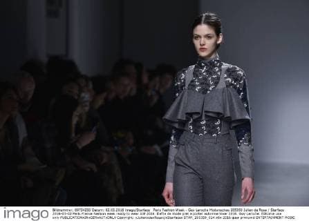 Paris Fashion Week - Guy Laroche Modenschau 205359 Julien de Rosa Starface 2016-03-02 Paris France Fashion week ready to wear AW 2016. Defile de mode pret a porter automne hiver 2016. Guy Laroche. Editorial use only  Copyright: xJulienxdexRosax xStarfacex STAR_205359_014