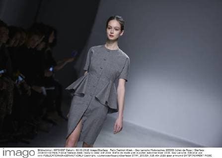 Paris Fashion Week - Guy Laroche Modenschau 205359 Julien de Rosa Starface 2016-03-02 Paris France Fashion week ready to wear AW 2016. Defile de mode pret a porter automne hiver 2016. Guy Laroche. Editorial use only  Copyright: xJulienxdexRosax xStarfacex STAR_205359_018
