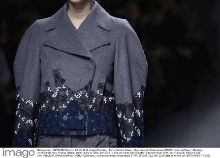 Paris Fashion Week - Guy Laroche Modenschau 205359 Julien de Rosa Starface 2016-03-02 Paris France Fashion week ready to wear AW 2016. Defile de mode pret a porter automne hiver 2016. Guy Laroche. Editorial use only  Copyright: xJulienxdexRosax xStarfacex STAR_205359_022