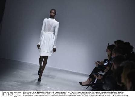 Paris Fashion Week - Guy Laroche Modenschau 205359 Julien de Rosa Starface 2016-03-02 Paris France Fashion week ready to wear AW 2016. Defile de mode pret a porter automne hiver 2016. Guy Laroche. Editorial use only  Copyright: xJulienxdexRosax xStarfacex STAR_205359_023