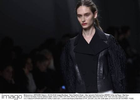 Paris Fashion Week - Guy Laroche Modenschau 205359 Julien de Rosa Starface 2016-03-02 Paris France Fashion week ready to wear AW 2016. Defile de mode pret a porter automne hiver 2016. Guy Laroche. Editorial use only  Copyright: xJulienxdexRosax xStarfacex STAR_205359_031