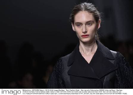 Paris Fashion Week - Guy Laroche Modenschau 205359 Julien de Rosa Starface 2016-03-02 Paris France Fashion week ready to wear AW 2016. Defile de mode pret a porter automne hiver 2016. Guy Laroche. Editorial use only  Copyright: xJulienxdexRosax xStarfacex STAR_205359_032
