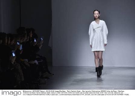 Paris Fashion Week - Guy Laroche Modenschau 205359 Julien de Rosa Starface 2016-03-02 Paris France Fashion week ready to wear AW 2016. Defile de mode pret a porter automne hiver 2016. Guy Laroche. Editorial use only  Copyright: xJulienxdexRosax xStarfacex STAR_205359_033