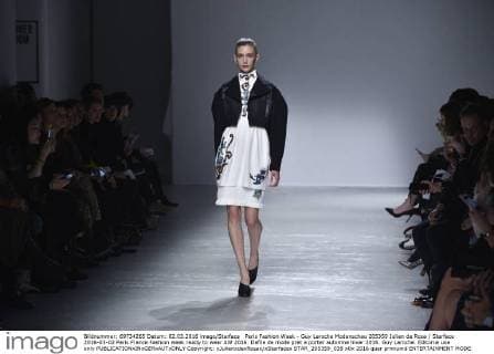 Paris Fashion Week - Guy Laroche Modenschau 205359 Julien de Rosa Starface 2016-03-02 Paris France Fashion week ready to wear AW 2016. Defile de mode pret a porter automne hiver 2016. Guy Laroche. Editorial use only  Copyright: xJulienxdexRosax xStarfacex STAR_205359_039