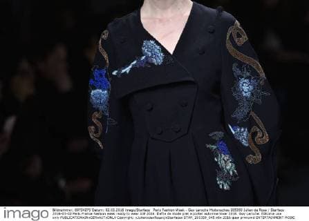 Paris Fashion Week - Guy Laroche Modenschau 205359 Julien de Rosa Starface 2016-03-02 Paris France Fashion week ready to wear AW 2016. Defile de mode pret a porter automne hiver 2016. Guy Laroche. Editorial use only  Copyright: xJulienxdexRosax xStarfacex STAR_205359_045