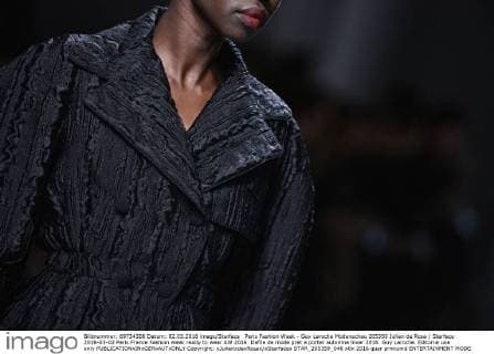 Paris Fashion Week - Guy Laroche Modenschau 205359 Julien de Rosa Starface 2016-03-02 Paris France Fashion week ready to wear AW 2016. Defile de mode pret a porter automne hiver 2016. Guy Laroche. Editorial use only  Copyright: xJulienxdexRosax xStarfacex STAR_205359_046