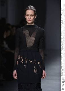 Paris Fashion Week - Guy Laroche Modenschau 205359 Julien de Rosa Starface 2016-03-02 Paris France Fashion week ready to wear AW 2016. Defile de mode pret a porter automne hiver 2016. Guy Laroche. Editorial use only  Copyright: xJulienxdexRosax xStarfacex STAR_205359_051