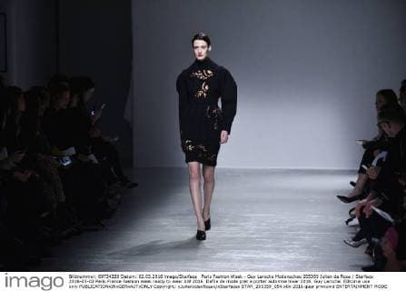 Paris Fashion Week - Guy Laroche Modenschau 205359 Julien de Rosa Starface 2016-03-02 Paris France Fashion week ready to wear AW 2016. Defile de mode pret a porter automne hiver 2016. Guy Laroche. Editorial use only  Copyright: xJulienxdexRosax xStarfacex STAR_205359_054