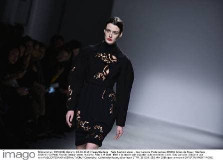 Paris Fashion Week - Guy Laroche Modenschau 205359 Julien de Rosa Starface 2016-03-02 Paris France Fashion week ready to wear AW 2016. Defile de mode pret a porter automne hiver 2016. Guy Laroche. Editorial use only  Copyright: xJulienxdexRosax xStarfacex STAR_205359_055