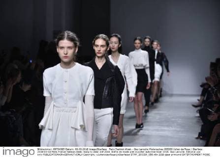 Paris Fashion Week - Guy Laroche Modenschau 205359 Julien de Rosa Starface 2016-03-02 Paris France Fashion week ready to wear AW 2016. Defile de mode pret a porter automne hiver 2016. Guy Laroche. Editorial use only  Copyright: xJulienxdexRosax xStarfacex STAR_205359_058