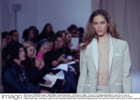 Paris Fashion Week - ih nom uh nit Modenschau Fashion week Paris , ready to wear, fall winter 2016, Ih Nom Uh Nit,644 cordon Cordon Press  alfonsoxjimenezxvalero Ih Nom Uh Nit, Fashion week Paris , 2nd March, ready to wear, fa