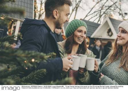 Three friends having a hot punch on the Christmas Market model released Symbolfoto  MFF002653