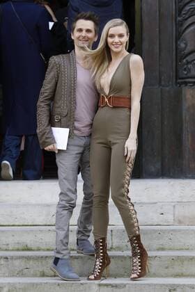 Matthew Bellamy et sa compagne Elle Evans CELEBRITES : Defile Balmain - Pret a Porter Automne Hiver - 03 03 2016 GwendolineLeGoff Panoramic 