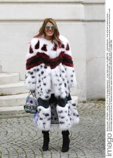 Anna Dello Russo CELEBRITES : Defile Balmain - Pret a Porter Automne Hiver - 03 03 2016 GwendolineLeGoff Panoramic 
