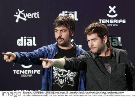 Cadena Dial Musik Preisverleihung in Madrid Spanish duet Estopa by siblings David and Jose Manuel Munoz (R) pose as they arrive at Cadena Dial awards celebrated today in Tenerife, Canary Islands, Spain, 03 March 2016. EFE Cristóbal García CADENA DIAL MUSIC AWARDS !ACHTUNG: NUR REDAKTIONELLE NUTZUNG!  GRA571 20160303-635926460445052108