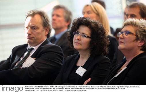 Preisverleihung Ressourceneffizienz in Braunschweig Prämierungsveranstaltung Wettbewerb Ressourceneffizienz für die Region hier im Bild die Ministerin für Wissenschaft und Kultur Niedersachsens Dr. Gabriele Heinen-Kljajic